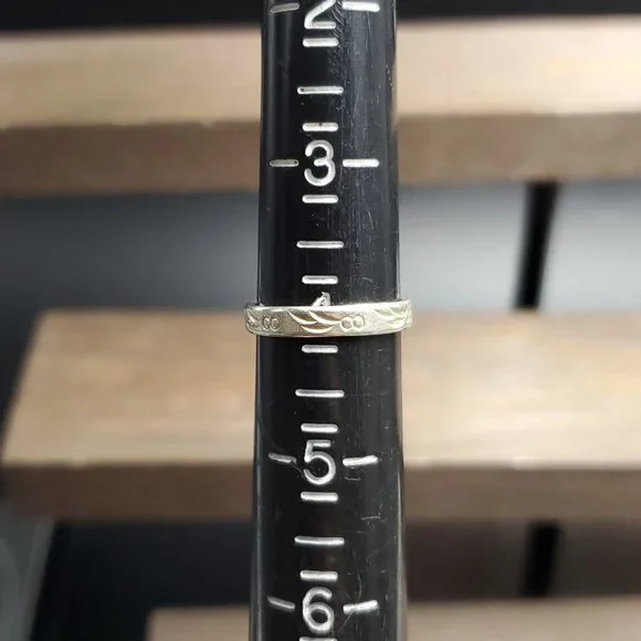 Size 4 Sterling Silver Small Cute Nature Pattern Ring - Picture 4 of 6